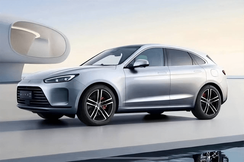 华为问界 M5 和特斯拉 Model Y 对比评测
